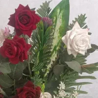 فروش دو عدد گل تزئینی زیبا