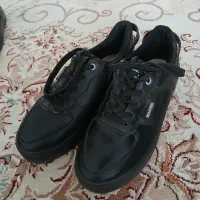 نیم بوت وکتونی سالم وتمیز|کیف، کفش، کمربند|اندیشه, اندیشه فاز ۳|دیوار