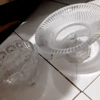 تعدادی ظرف پذیرایی به فروش می‌رسد