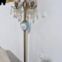 آباژور ایستاده