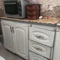 کابینت تلویزیون قدیمی با یه تلویزیون ال سی دی