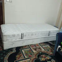 تخت یک نفره هست تازه دوماه خریدیم
