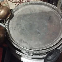 سینی و قابلمه مسی قدیمی و میز برنز و عسلی با سنگ|کلکسیون اشیاء عتیقه|مرند, |دیوار