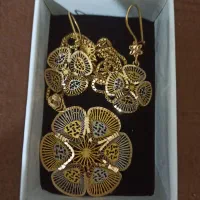 مقدار  ۳۱  گرم طلا   ۱۸ عیار