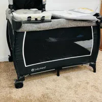 تخت کنار مادر