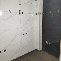 اجرای کار ساختمانی کاشی کاری سیمان کاری دیوار چینی