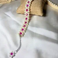 دستبند های زیبا و سنجاق سینه و کمر های شیک