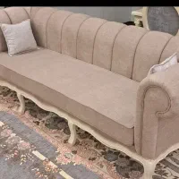 یک عدد مبل راحتی ۳ نفره