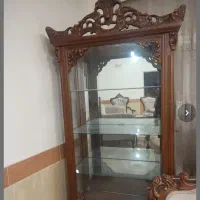 ویترین چوبی درجه یک در حد نو کاملا سالم