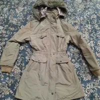 یک بارانی و یک کاپشن در حد نو ترکیه ای