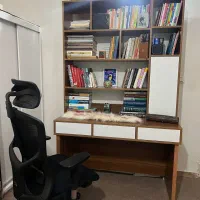 کتابخانه و میز تحریر و مطالعه