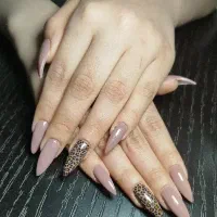 ارائه خدمات کاشت ناخن + اموزش با مدرک مستری