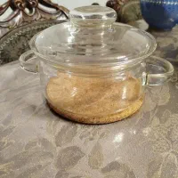 تعدادی ظروف پذیرایی