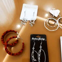 گوشواره آویز و چسبی|بدلیجات|پرند, فاز ۱|دیوار