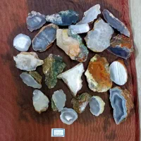 سنگ های قیمتی و کلکسیونی|کلکسیون اشیاء عتیقه|آران و بیدگل, |دیوار