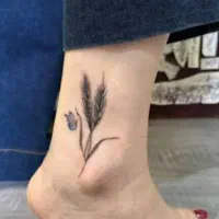 اجرای تاتو بدن خانم