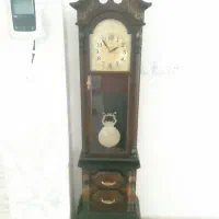 ساعت ایستاده تمیز