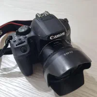 دوربین کانن به همراه لنز