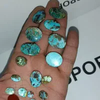 تعدادی نگین انگشتر