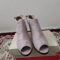 کیف وکفش|کیف، کفش، کمربند|میانه, |دیوار