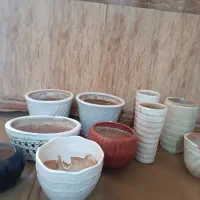 گلدان سفالی و لاکی