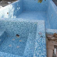 اجرای استخر و کاشیکاری و تاسیسات متورخانه استخر