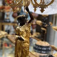 یک جفت شمعدان برنزی