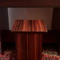 میز تحریر و جاکفشی