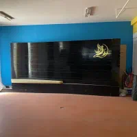 دکور به همراه نیمکت و کمد مخفی در پشت دکور