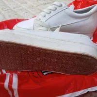 کتونی سفید و کفش راحتی