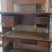 ۴عددمیزودوعددفایل فلزی و چهارپایه چوبی ومیز فلزی