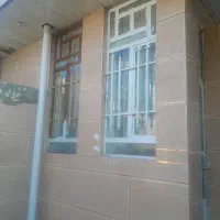 در پنجره آهنی کار کرد