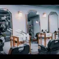 ب یک شاگرد جهت کار در آرایشگاه نیمه ماهر