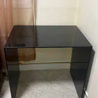 میز تحریر شیشه‌ای