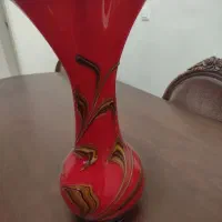 گلدان بزرگ قرمز رنگ با ارتفاع ۴۱-۴۲ سانتی متر