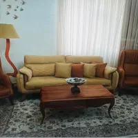 مبلمان راحتی همراه میز عسلی