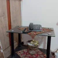 میز خیلی کمیاب برای گلدان و تلفن و غیره و کمد