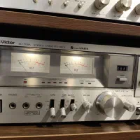 دک کاست ویکتور همراه باند سونیکس