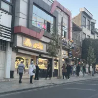 گوهردشت بر خیابان اصلی ۴۰ متر مغازه با بر ۵ متر