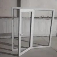 یک عدد پنجره پی وی سی بدون شیشه اندازه یک مترونیم