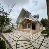 طراحی شیک ـ نمایی از جنس سنگ با محوطه سرسبز و جذاب