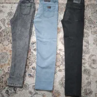 سه عدد شلوار پسرانه و یک عدد پافر‌ پسرانه