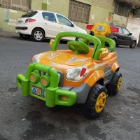 ماشین شارژی زرد