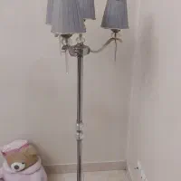 آباژور ایستاده