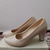 کیف وکفش|کیف، کفش، کمربند|میانه, |دیوار