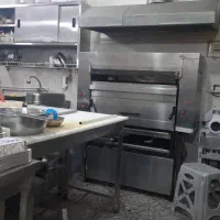 آشپز و یک کارگر ساده جهت کار در تهیه غذا نیازمندیم