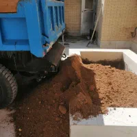 خاک گِل باغ و باغچه