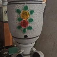 کلمن سفالی پایه دار و گلدار