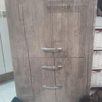 یک عدد میز چرخ خیاطی همراه صندلی
