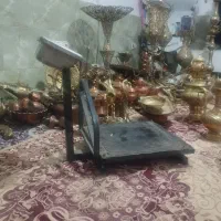 فروش و خریدار. برنزیجات